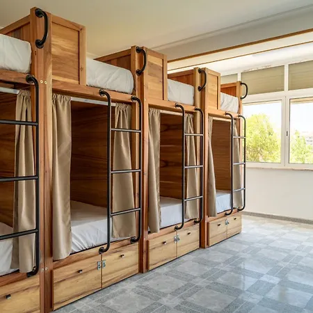 Lisbon Surf Hostel Carcavelos