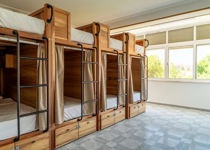 Lisbon Surf Hostel Carcavelos